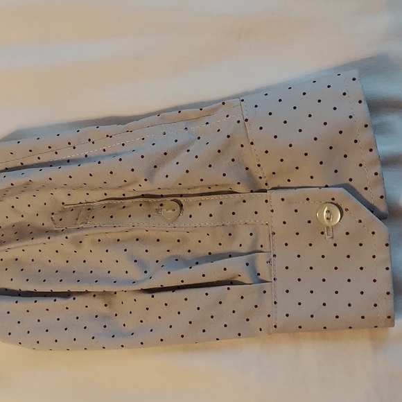 Ladies gray button down wrinkle free shaped fit - Picture 3 of 6